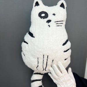 Cojín bordado de gato / Funda de cojín decorativa de gato / Cojín de animal lindo / Regalo para amantes de los gatos / Decoración de habitación infantil o dormitorio
