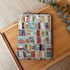 Cartoon Bookshelf Kindle Case With Hand Strap For Paperwhite 12th Case, Kindle 2024, Paperwhite 6.8&quot; Kindle 6&quot; 11th Generation Case Cover