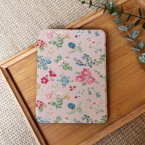 Retro Flowers Kindle Case With Hand Strap For Paperwhite 12th Case, Kindle 2024, Paperwhite 6.8&quot; Kindle 6&quot; 10th 11th Generation Case Cover