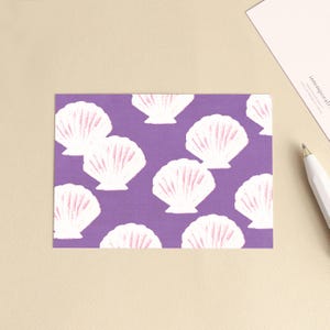 Carte postale « Motif coquillages » Illustration aquarelle couleur violet - Petite affiche, décoration chambre fille, cuisine