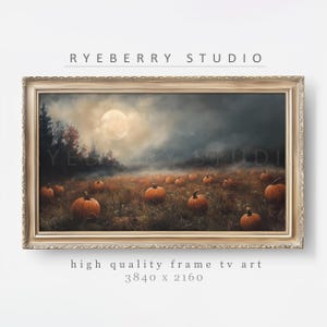 Könnte beinhalten: Gerahmter digitaler Kunstdruck mit einem Feld von Kürbissen unter einem Vollmond. Das Kunstwerk hat eine Vintage-Ästhetik mit einem goldenen, verzierten Rahmen. Der Text "RYEBERRY STUDIO" und "high quality frame tv art" sind sichtbar.