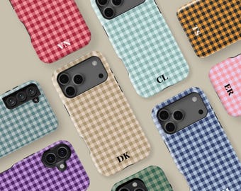 Funda con monograma personalizado de cuadros vichy bohemios para iPhone 17, 16, 15, 14, 13, 12 y 11 Pro Max. Funda protectora con inicial personalizada para Samsung S24 y S25.