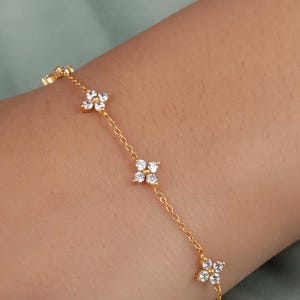 Bracelet Floral with Four Links Elegance and Delicacy for Women and Girls