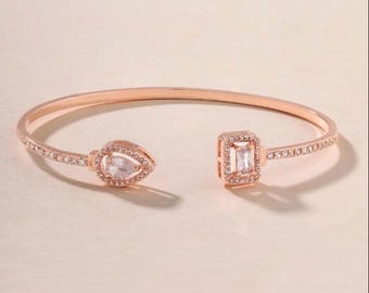 Bracelets de Manchette en Or Géométrique pour Femmes - Bijoux de Fête, Élégance Cubique et Luxe