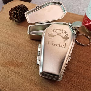 Cenicero portátil de metal plateado grabado - Cenicero de metal con llavero personalizado para hombre - Regalos de boda personalizados - Recuerdos de fiesta, regalos de moda