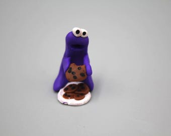 Handmade Baked Clay Goofy Goober Alien Monster Cookie Eating Plate Blue Mouth Open Yum Yummy 1.25" Chocolate Chips
