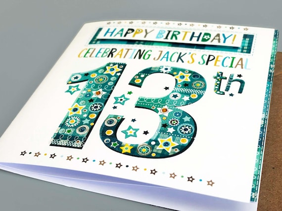 Biglietto di auguri per 13° compleanno nipote, età 13 anni, finiture speciali e inserto illustrato, design moderno con stelle e arcobaleni, prodotto nel Regno Unito, ecologico