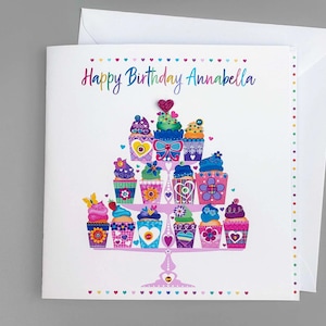 Biglietto di auguri di buon compleanno colorato e personalizzato per lei, biglietto a forma di cupcake, biglietto personalizzato per una festeggiata molto speciale.