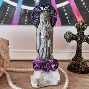 Virgin Mary Statue with Druzy Quartz – Handcrafted Polymer Clay Altar Decor for Light & Devotion