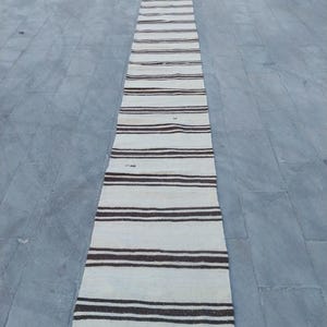 Tapis Kilim vintage Oushak Runner. Noué à la main en laine, 61 x 67 cm. Tapis doux et bohème pour escalier ou couloir.