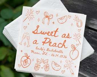 Può includere: Un tovagliolo di carta bianco con illustrazioni a linee arancioni di pesche, flûte da champagne, un fiocco e un anello. Il testo recita Sweet as a Peach, Emily's Bachelorette, Miami, FL - 06.14.2026 in un carattere arancione scritto a mano.