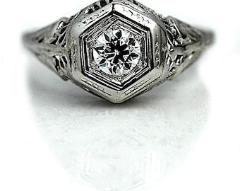 Anillo de compromiso vintage con diamante antiguo europeo de 0,35 ct, color G, claridad VS2 – década de 1920, oro blanco de 18 quilates – engaste hexagonal y filigrana – anillo Art Déco