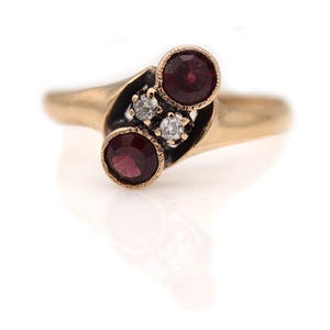 Victorian Twin Stone Garnet and Mine Cut Diamond Victorian Engagement Ring Circa 1900s Victorian Too et Moi Engagement Ring