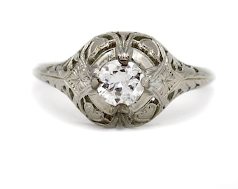 Anillo de compromiso solitario Art Déco antiguo de 0,45 quilates con motivo de corazón en oro blanco de 18 quilates.