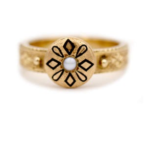 Antique Georgian 9 Kt Yellow Gold Pearl Onyx Enamel Mourning Ring