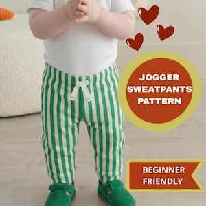 Puede incluir: Pantalones de chándal con rayas verticales verdes y blancas y una cintura con cordón blanco. La imagen incluye el texto JOGGER SWEATPANTS PATTERN y BEGINNER FRIENDLY, junto con tres iconos de corazones marrones.
