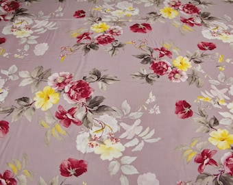Tissu satiné à fleurs par mètre, tissu en coton satiné à fleurs roses et baies, fleurs en satin rose par mètre carré