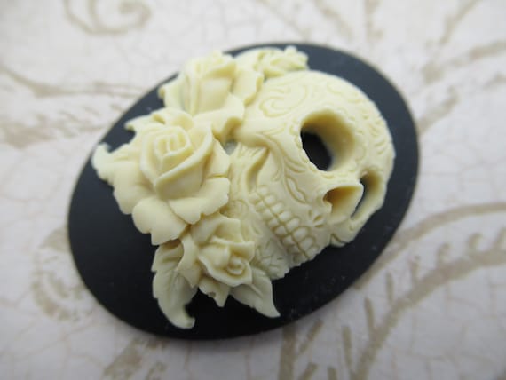 6 Ivory Color on BLACK SKULL w// Tattoos and Roses 30mm x 20mm Craft CAMEOS