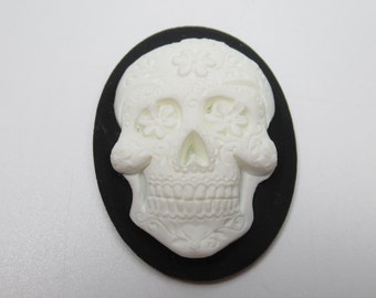 Skull Cameos - Day of the Dead - White on Black Skull Cabochons - Flower Accents - 40X30mm Oval Resin Cabochons - Halloween Pendant - Qty 4