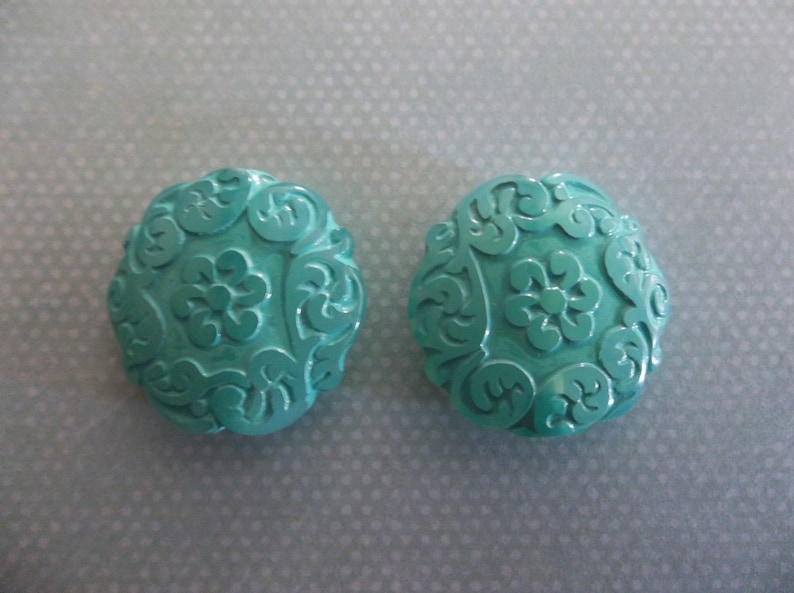 Qty 2 Green Aqua Coin Beads 22mm Round Mediterranean Design German Lucite