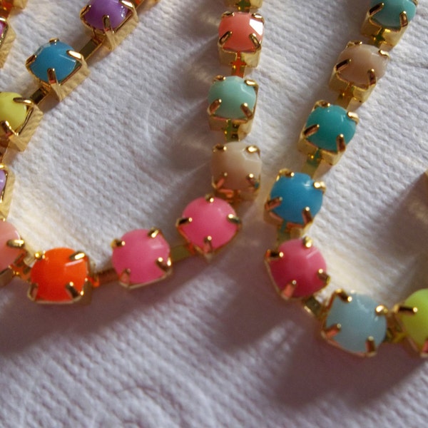 Multicolor Acrylic Rhinestone Chain 5mm in Brass Metal Setting - Qty 14 inch (35.6cm) strand