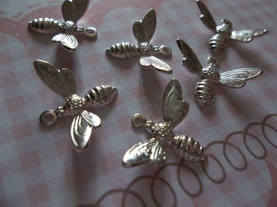 Brass Bee Charms or Pendants Wings Bent in Flight 17mm X 11mm Gold Bees Qty 5