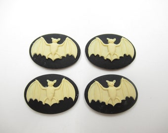 Ivory Bat Cameos - 25X18mm Oval Cabochons - Vampire Bat Wings Spread Open - Black Resin - Halloween Spooky Scary Goth - Qty 4