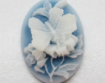 Butterfly Cameos with Flower - 18X13mm Oval Cabochons - White on Blue - Resin - 3D Raised Butterfly - Floral - Qty 4 *NEW*