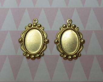 14X10mm Settings - Brass - Elegant Beaded Frames - Gold Pendant Bezels - Vintage Inspired - For Cameos & Cabochons - Qty 4