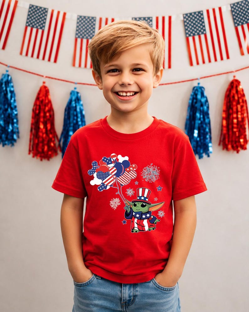 Patriotic Baby Yoda Shirt, 4th Of July Star Wars Tee, Grogu Independence Day Shirt, USA Disney Graphic Tee, Cute Patriotic Vacation Shirt bild 1