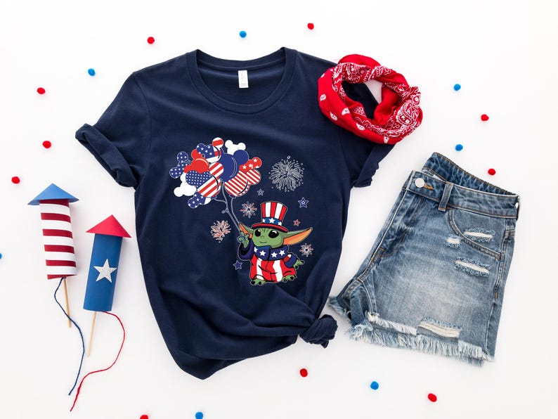 Patriotic Baby Yoda Shirt, 4th Of July Star Wars Tee, Grogu Independence Day Shirt, USA Disney Graphic Tee, Cute Patriotic Vacation Shirt bild 2
