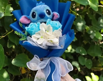 Ramo de flores de peluche para graduación, héroe de dibujos animados de anime, flores de anime eternas, regalo de cumpleaños único, regalo de la clase de 2026, recuerdo de graduación