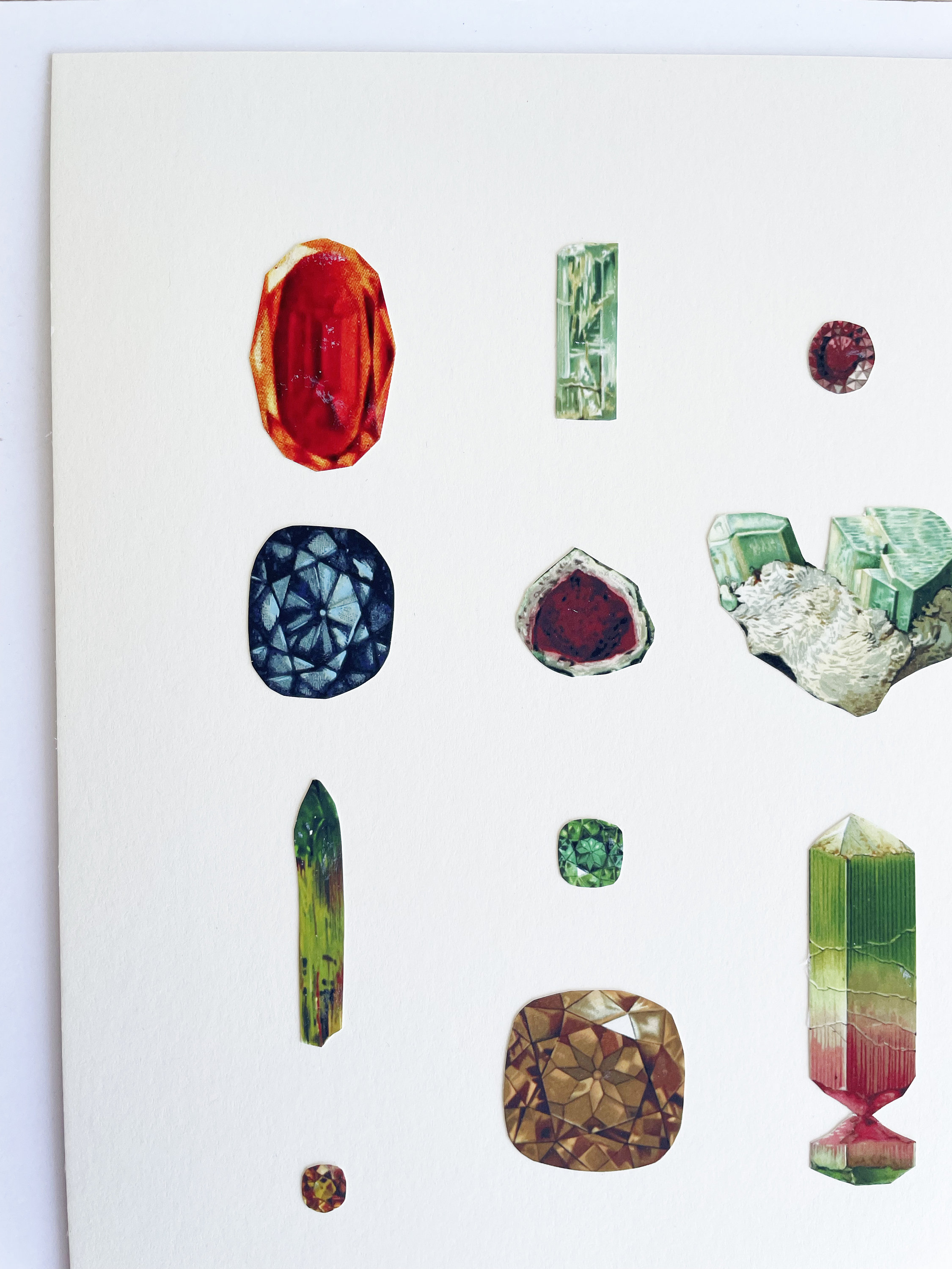 Collage de diversas piedras preciosas volteada con nombres