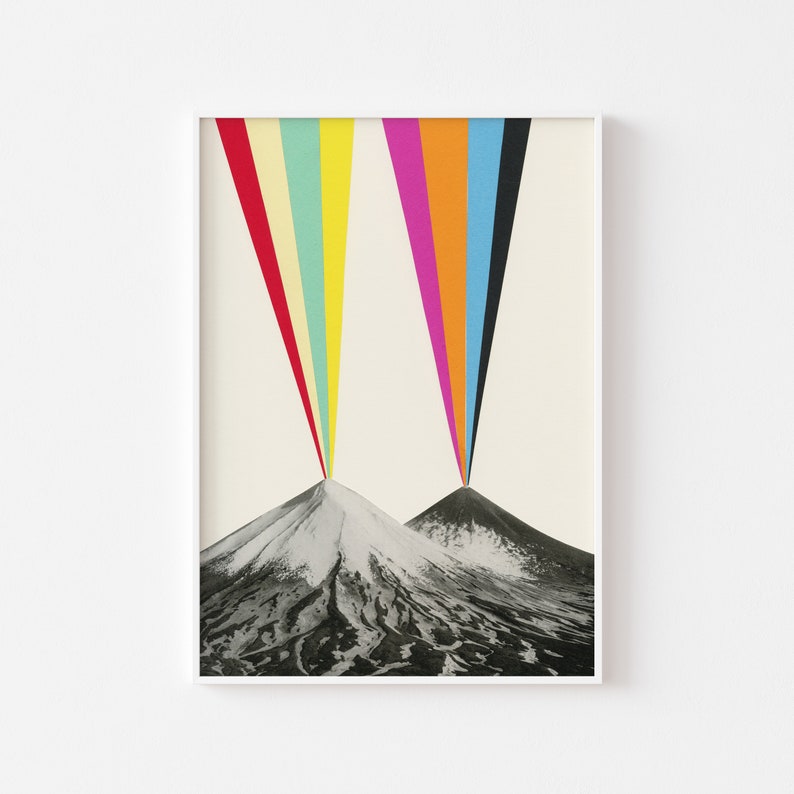 Puede incluir: Impresi&oacute;n de arte abstracto con dos monta&ntilde;as nevadas con un arco&iacute;ris colorido de rayas rojas, naranjas, amarillas, verdes, azules, moradas y negras que irradian desde las cumbres.