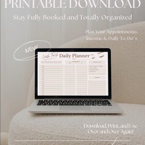 Könnte beinhalten: Ein druckbarer Tagesplaner für Wimperntechnikerinnen. Der Planer hat ein rosafarbenes und weißes Design mit dem Text "Lash Tech Daily Planner" und enthält Abschnitte für Termine, Umsatzverfolgung und tägliche Aufgaben.