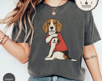 Beagle T-Shirt Featuring Tattooed Dog Illustration, I Love Mom Graphic Tee for Pet Owners, Unique Retro Animal Lover Apparel