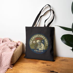 Friedhof Shift Skeleton Tragetasche | Vintage Nachtschicht Design Bild 6