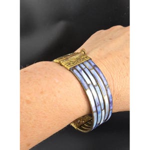 Bracelet jonc articulé en laiton vintage avec incrustations de nacre 5 rangs et ornements