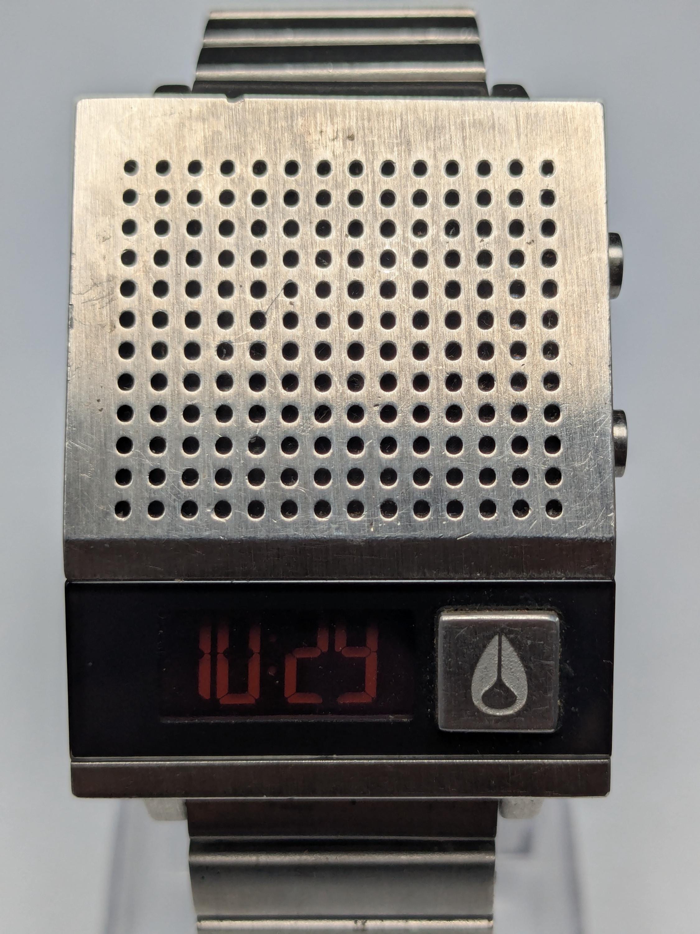 NIXON DORK TOO デジタル腕時計 トーキングウォッチ シルバー Nixon Dork Too Silver Digital Talking Watch - Day/date Indicator