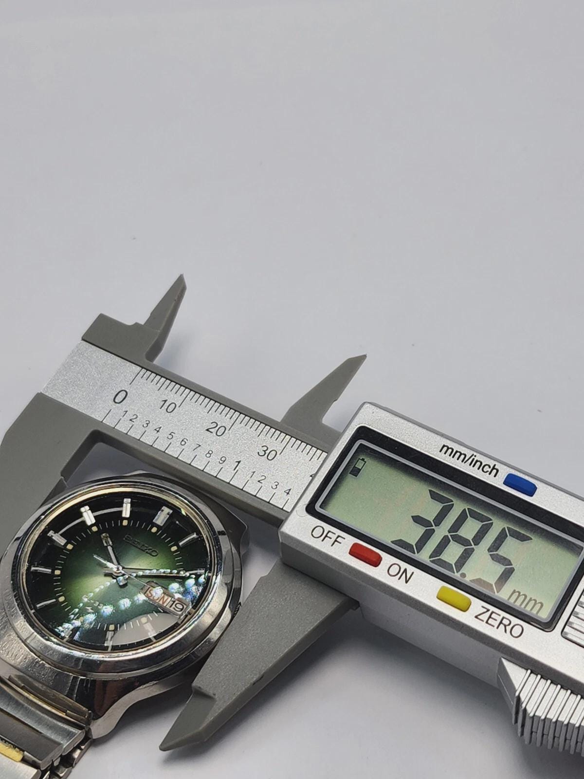 Seiko El-330 3303-8120 Electromagnetic Balance Quartz Day Date