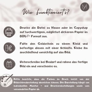 Op de afbeelding: Een lichtbeige afbeelding met Duitse instructies. De tekst beschrijft stappen voor het afdrukken, vouwen en inlijsten van een foto. De afbeelding bevat pictogrammen van een printer, schaar en een cadeau, met de tekst "Wie funktioniert's?"