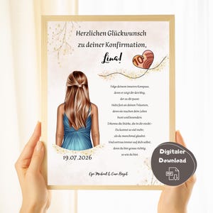 Puede incluir: Impresión enmarcada con el texto alemán "Herzlichen Glückwunsch zu deiner Konfirmation, Lina!" y un dibujo de una mujer con un vestido azul. La fecha "19.07.2026" también se muestra. Un icono de descarga digital está en la esquina inferior derecha.