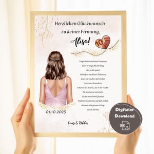 Puede incluir: Una impresión enmarcada con el texto "Herzlichen Glückwunsch zu deiner Firmung, Alisa!" y un dibujo de una mujer con un vestido rosa. La impresión incluye la fecha 01.10.2025 y las palabras "Digitaler Download".