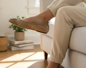 Vintage Tory Burch Reva Flats Bruna Präglade Läder Guldfärgade Logotyp Balettskor Storlek 6