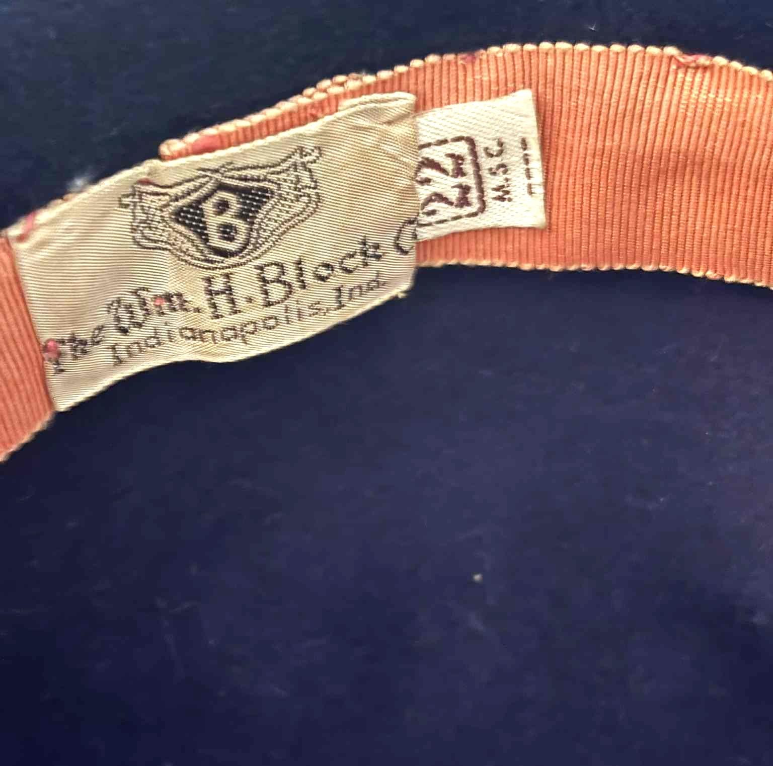 Vintage the Wm. H Block Co Indianapolis Velour Navy Cloche  display picture 2