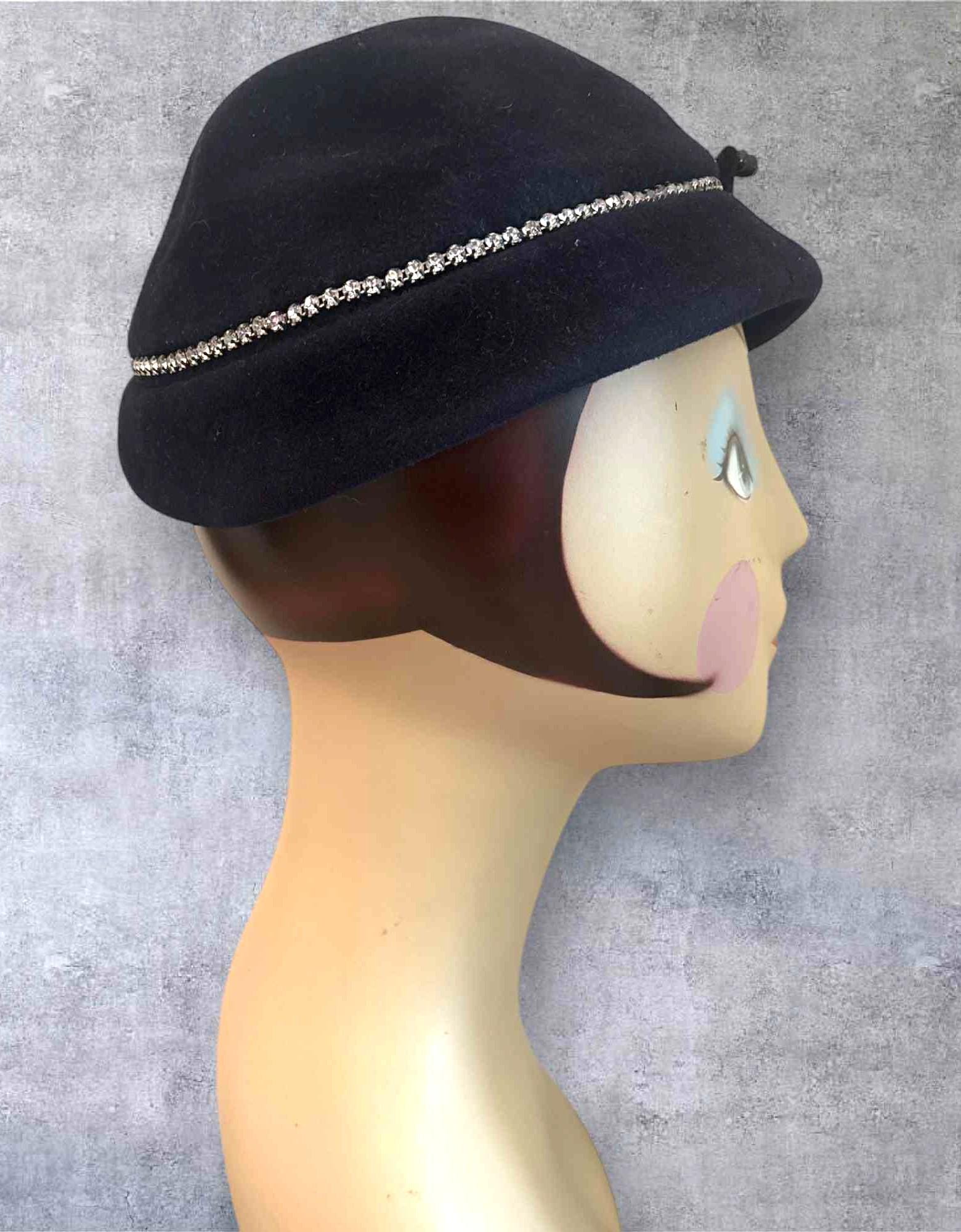 Vintage The Wm. H Block Co Indianapolis Velour Navy Cloche Hat Rhinestone Trim Vintage the Wm. H Block Co Indianapolis Velour Navy Cloche  main image 2