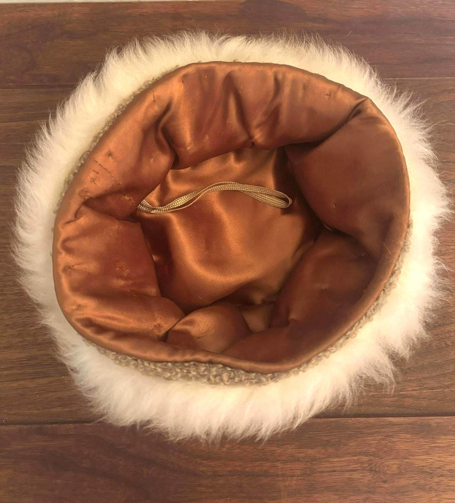 1950s 1960s Faux Fur Cream Pillbox Hat Satin Lining Boucle  display picture 2