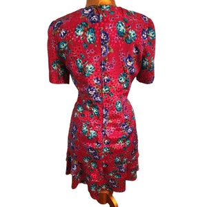 Vintage Leslie Fay Red Floral Short Sleeve Dress w/Ruffle Tiered Hem Size 8P EUC image 5