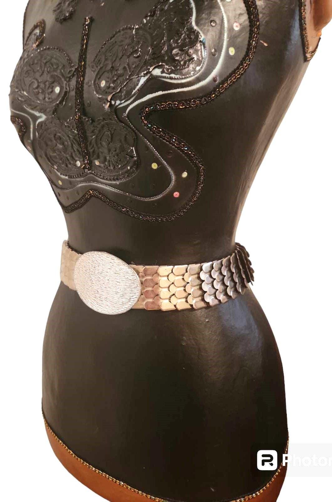 Vintage Silver Tone Scaled Stretch Belt W/large Oval Disk  display picture 1