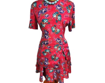 Vintage Leslie Fay Red Floral Short Sleeve Dress w/Ruffle Tiered Hem Size 8P EUC